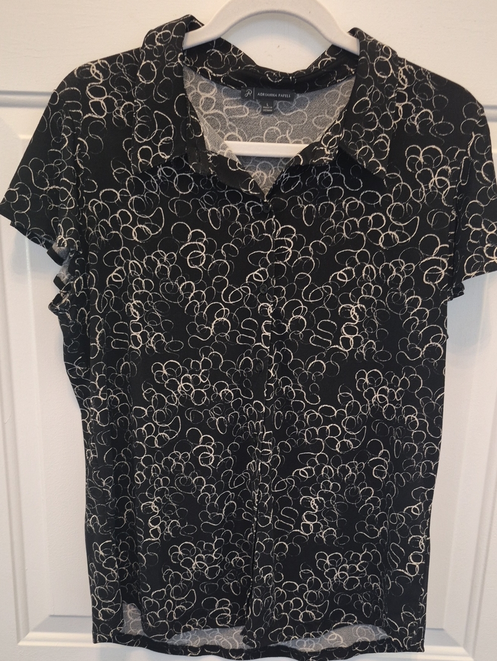 Adrianna Papell Black Short-Sleeve Button Front Blouse with Cream Loop Print